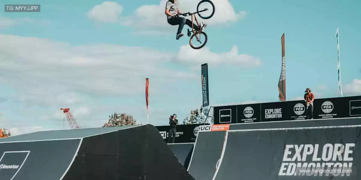 ⚽ 全球赛事盛宴,每一脚都点燃热血!🔥